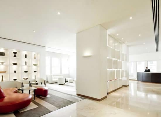 Khách sạn Metropolitan London hiện lên hiện đại trong khu lịch sử London