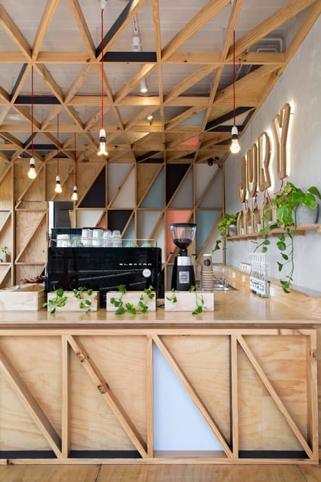 Thiết kế nội thất từ một nhà tù nhỏ trở thành quán cafe ở Úc